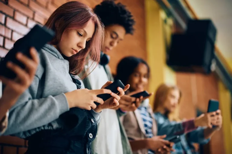 الصداقة الإنسانية الحقيقية تؤثر في الصحة النفسية بـ«قوة»