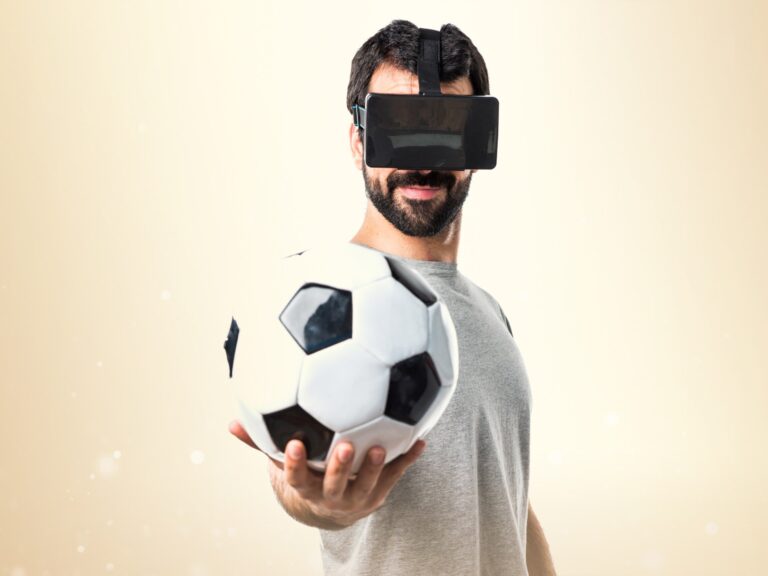 سان جيرمان أول من طبق الفكرة.. نظارات الواقع الافتراضي تغزو الرياضة | رياضة سان جيرمان أول من طبق الفكرة.. نظارات الواقع الافتراضي تغزو