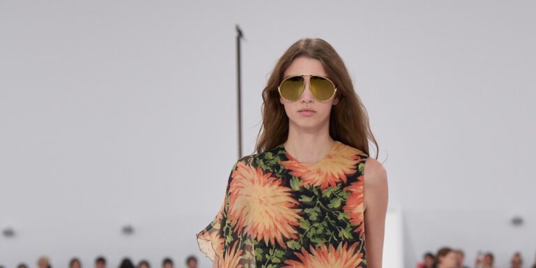 القماش الشفاف بتصاميم جذابة مميّزة.. إعتمديه في إطلالات صيف 2025