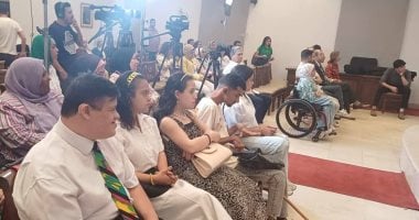 مسرحيون بندوة “مشروع حلم” لدمج ذوى الإعاقة فى الفن: نريد مسرحا خاصا بذوى الهمم