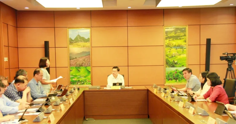 ناقشت الجمعية الوطنية الآلية والسياسات الكفيلة بإحداث اختراقات في عملية صنع القانون وتنفيذه.