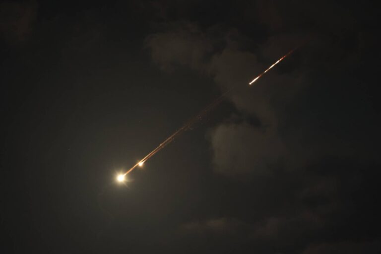 سماء لبنان ساحة حرب…. واللبنانيّون “يتفرَّجون”