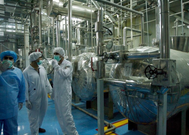 خبير أميركي: إيران لا تحتاج إلى إعادة بناء منشآتها المتضررة لإنتاج قنبلة نووية | سياسة