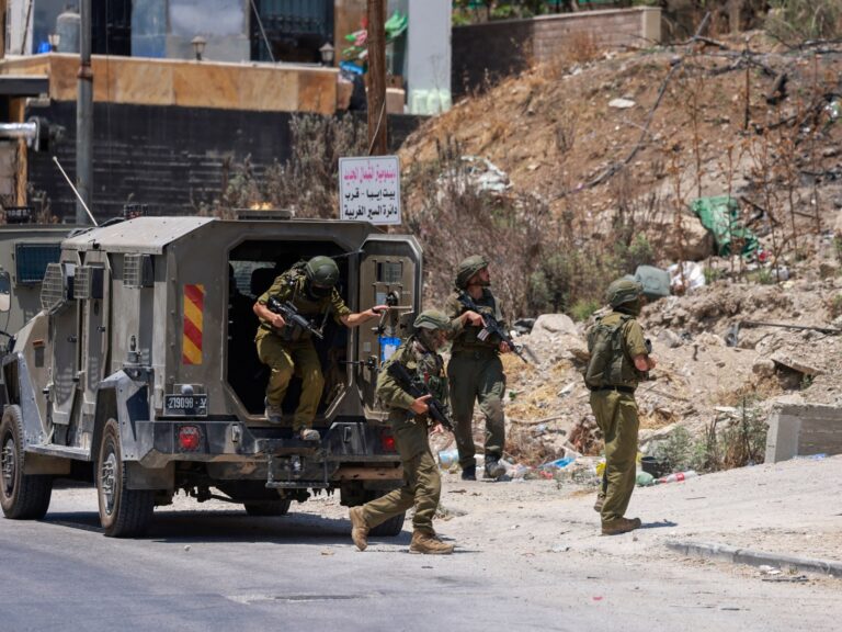 شهيد واعتقالات بالضفة ودعوة إسرائيلية لضم المنطقة ردا على ماكرون