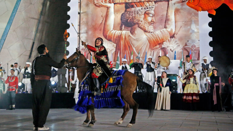 مستقبل المجتمع الإيراني: إشكاليات وقضايا