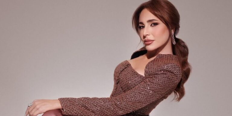 إطلالات عبير نعمة رحلة في عالم كلاسيكي عصري للمرأة