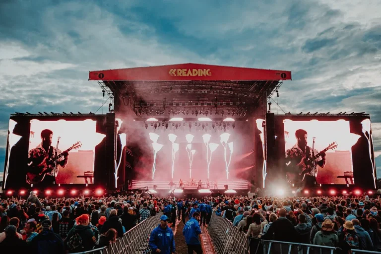 مهرجانا ريدينغ وليدز 2025: باقة رائعة من الموسيقى والثقافة والمتعة في المملكة المتحدة