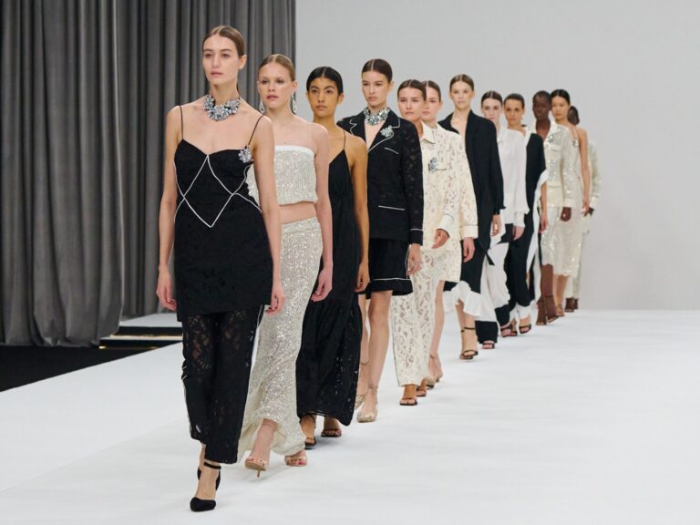 10 صيحات أطلقها أسبوع دبي للموضة تلخص موضة صيف 2026