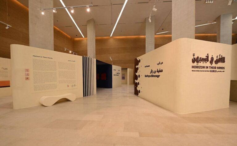 الأفق في أيديهن.. معرض في إثراء يستكشف حركة الحداثة لفنانات عربيات قبل نصف قرن