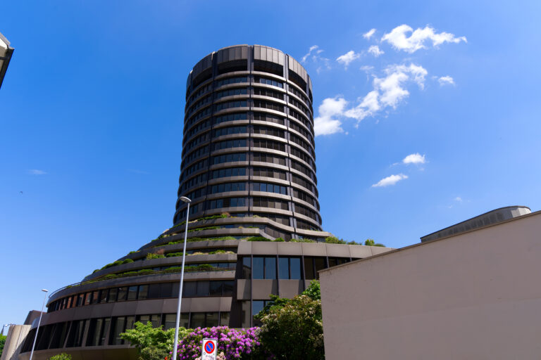 بنك التسويات الدولية مؤسسة غامضة شكلت نظاما ماليا عالميا