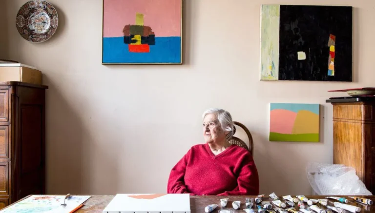 بورتريه سينمائي لإيتيل عدنان: آفاق الفلسفة الملوّنة والحكمة الداخلية