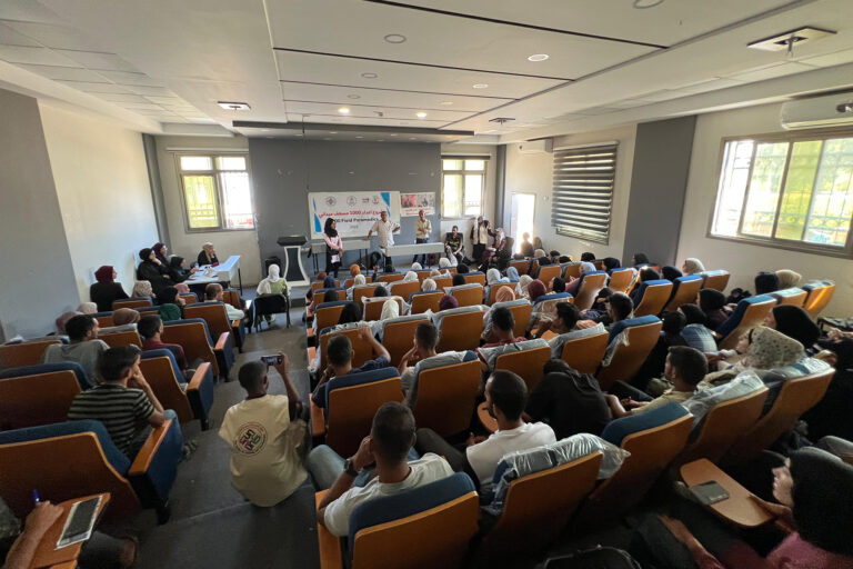 “كن المنقذ في بيتك ومجتمعك”.. تدريب مسعفين لمواكبة تداعيات الحرب بغزة | سياسة