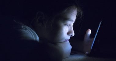 مبادرة “صحح مفاهيمك” تكشف عن خطورة إدمان السوشيال ميديا.. وتوضح: ظاهرة معقدة تؤثر على الأفراد والمجتمعات.. تؤدى إلى انخفاض الإنتاجية والتركيز بالدراسة والعمل.. وتتسبب فى تأثير سلبى على النوم والتركيز والدراسة