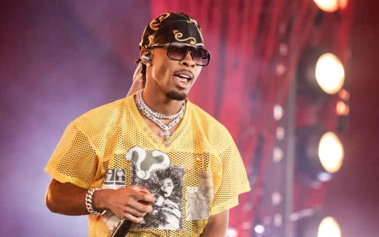 من مسيرته الفنية.. للجثة في سيارته