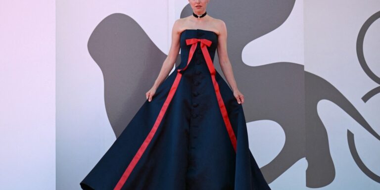 نجمات مهرجان فينيسيا 2025 يتألقن بمجوهرات راقية تخطف الأنظار