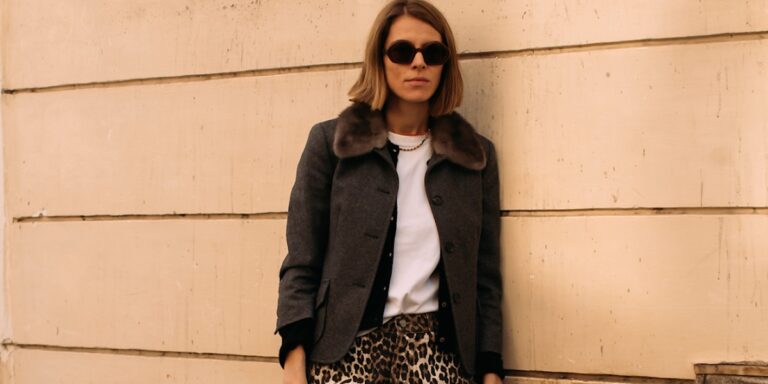 5 صيحات شتوية تناسب جميع الأعمار لشتاء 2025-2026 مع منسقة أزياء “هي”