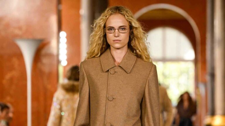 أسبوع الموضة في باريس… الكلاسيكية تلتقي بالابتكار