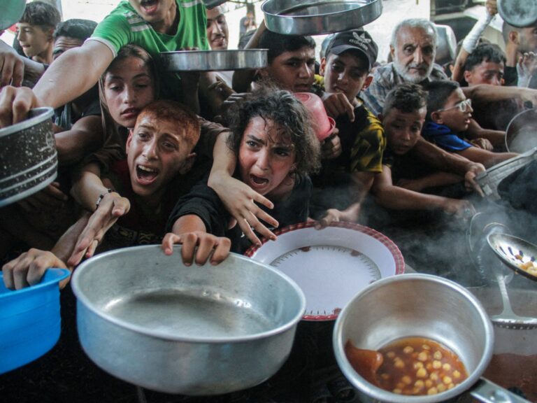 أطفال غزة بحاجة للغذاء والدواء ونوم دون خوف