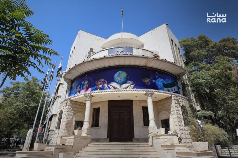 التربية السورية: مشروع المقاعد المدرسية يحقق ربط التعليم المهني بالإنتاج وتعزيز مهارات الطلاب