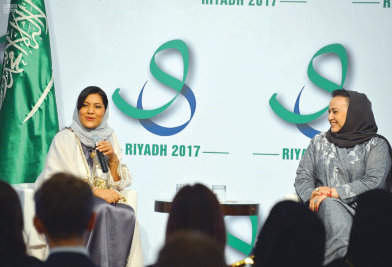 جريدة الرياض | صوت نسائي يصوغ الوعي الجديد