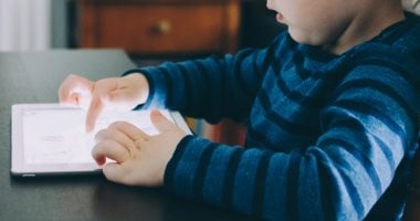 خبر مصر | صحة وطب / دراسة: وسائل التواصل الاجتماعى تخفض من الأداء الإدراكى لدى الأطفال