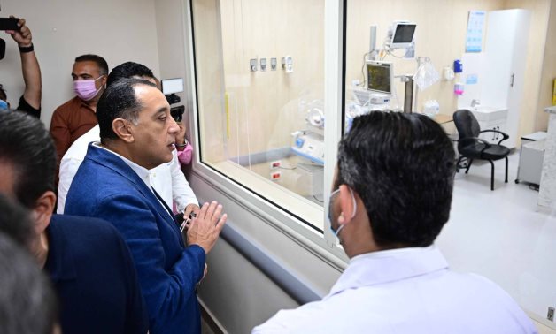 رئيس الوزراء يتفقد مستشفي دار صحة المرأة والطفل
