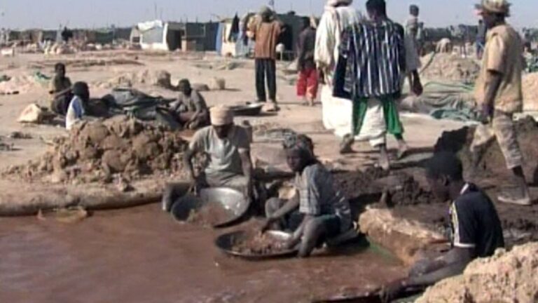 شهوة السلطة بالسودان يموّلها الذهب وتتحكم بها الخوارزميات