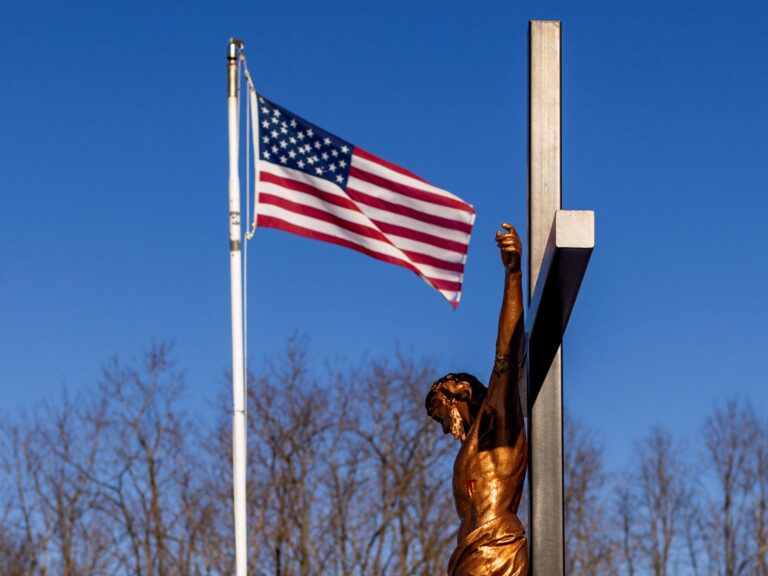 على غرار الرومان والإغريق.. هل الحضارة الأميركية آيلة للسقوط؟