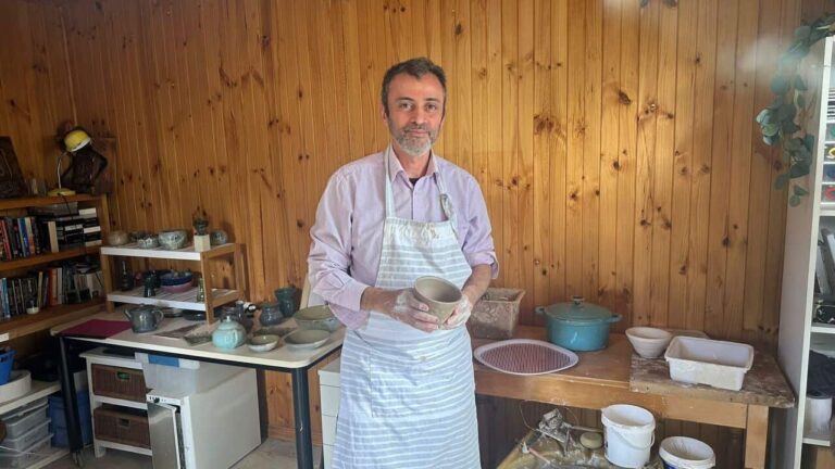 قصتي : من تكنولوجيا المعلومات الى فن الخزف .. مهندس عراقي يختار العيش في ريف ملبورن بحثا عن التوازن