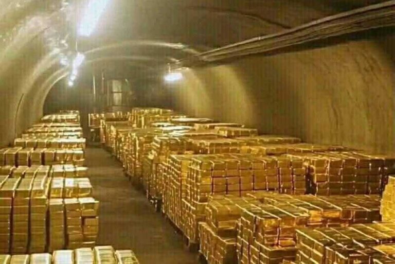 قوة غامضة وراء تحريك أسعار الذهب عالميًا.. ما الدولة التي تخزنه في صمت؟