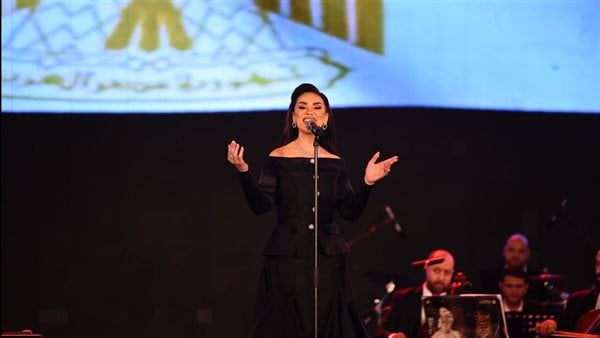 مي فاروق تخطئ في اسم وزير الثقافة بمهرجان الموسيقى العربية (فيديو)