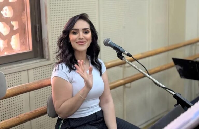 وسط حضور فني ودعم لافت من زوجها.. مي فارق تحتفل بإطلاق ألبومها الأول تاريخي