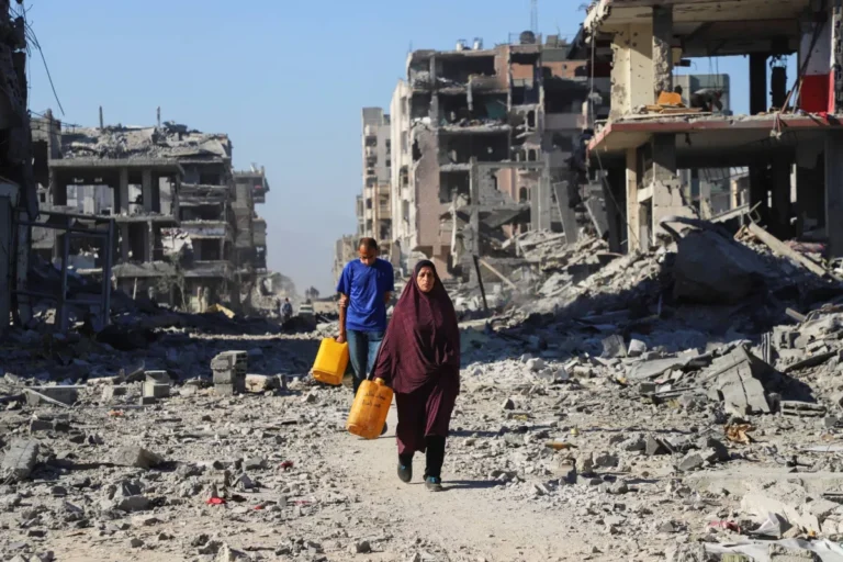 وصول 25 قتيلاً منهم 16 تم انتشالهم و35 مصاباً إلى مستشفيات القطاع