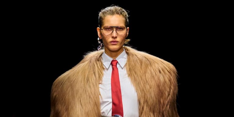 4 ألوان من القمصان لا غنى عنها لهذا الموسم من خريف وشتاء 2025-2026.. أي منها تفضلين؟!