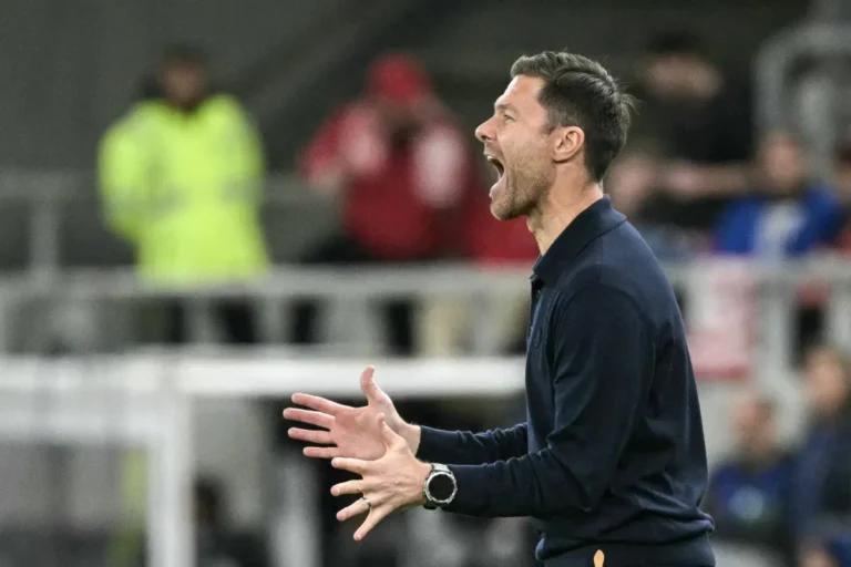 ألونسو يرفض التشكيك في وحدة لاعبي ريال مدريد