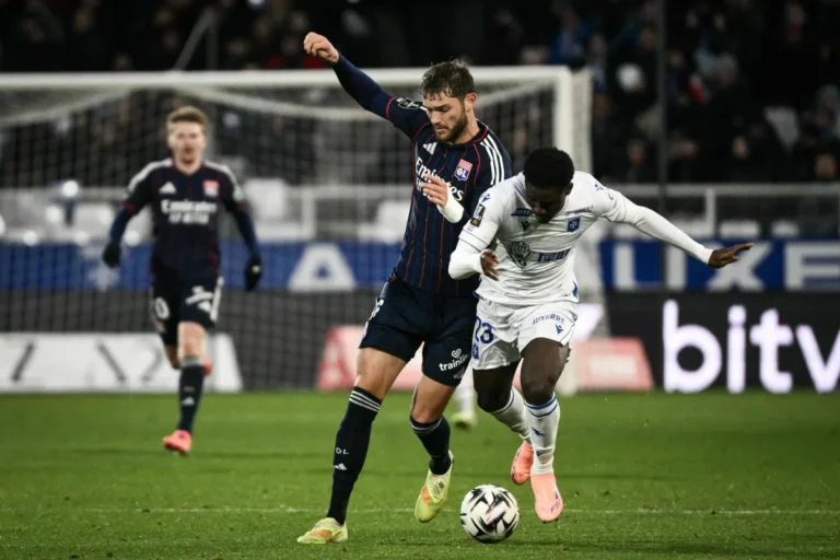 أولمبيك ليون يواصل نزيف النقاط بتعادل أمام المتذيل