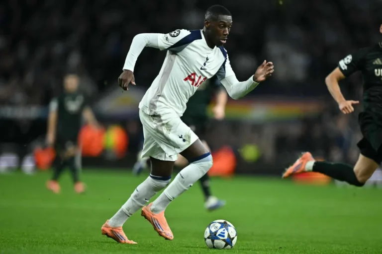 استبعاد كولو مواني لاعب توتنهام من تشكيلة فرنسا بسبب إصابة في الفك