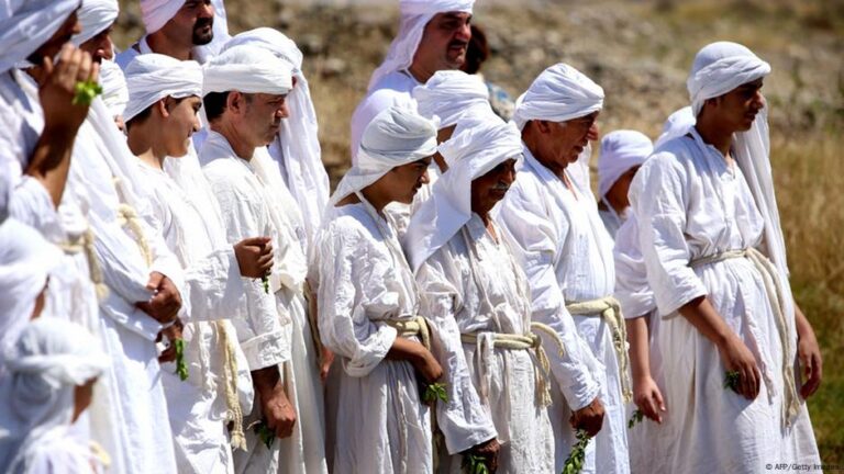 الأقليات في العراق.. غياب الثقة ورمزية الحضور في البرلمان – DW – 2025/11/4