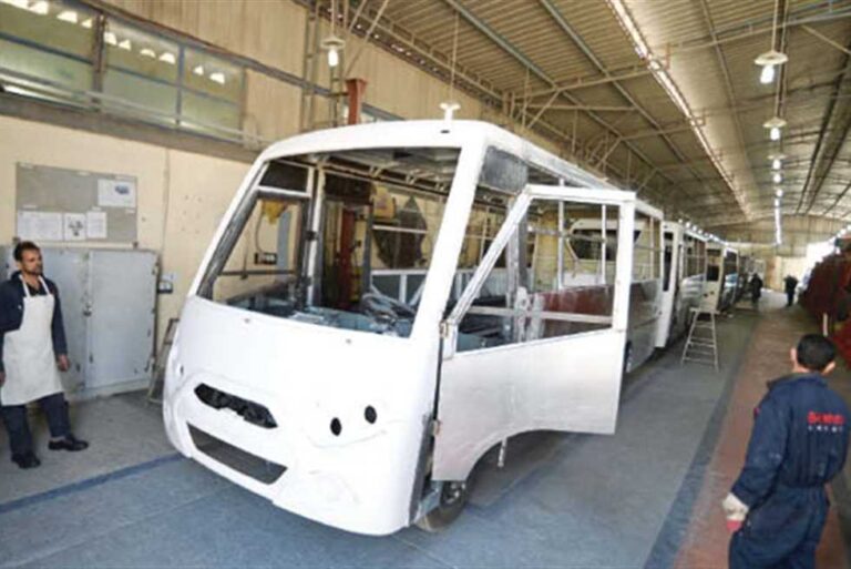 الحكومة تسعى لمضاعفة إنتاج السيارات إلى 260 ألف وحدة سنويًا بحلول 2026