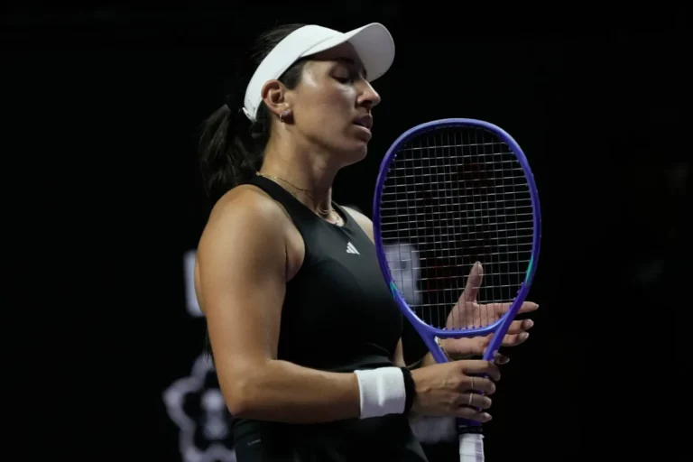 بيغولا تهزم باوليني… وتقترب من نصف النهائي