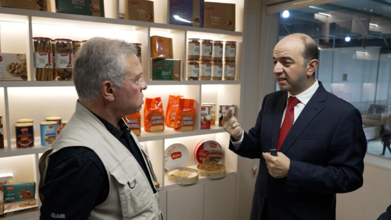 زيارات الملك للمصانع حافز لمواصلة الإنتاج والتطوير – وطنا نيوز