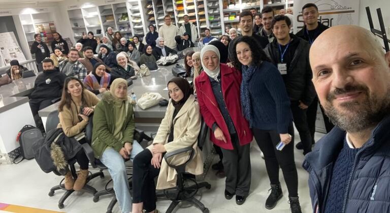 عمر العبداللات – فنان كاريكاتير أردني يحوّل الرسم إلى لغة عالمية للأمل والإنسانية