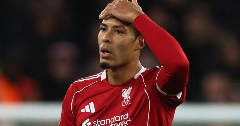 فيرجيل فان دايك للاعبي ليفربول: نحن نخذل المدرب ونخذل أنفسنا