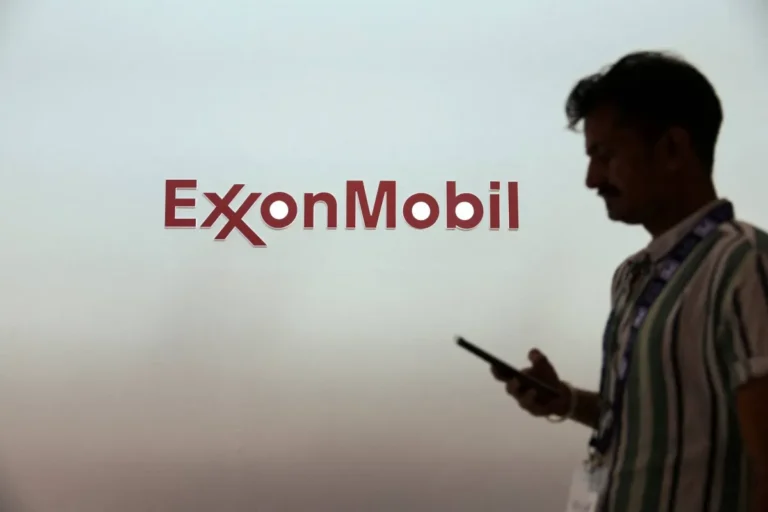 «إكسون موبيل» ترفع توقعات أرباحها وإنتاجها النفطي حتى 2030