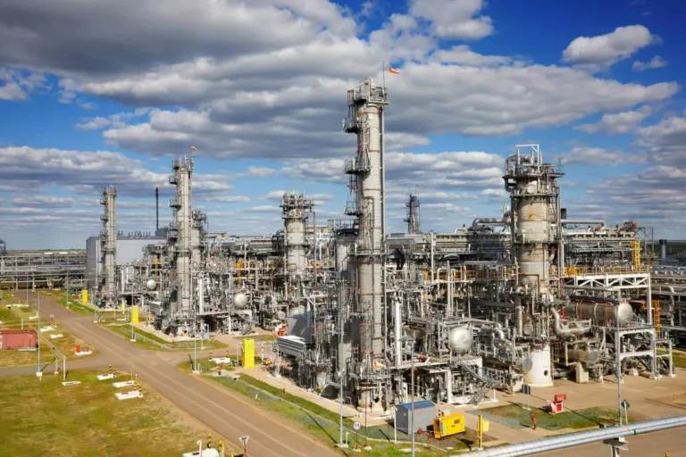 إنتاج كازاخستان النفطي يتراجع 6 % بسبب تضرر خط أنابيب بحر قزوين