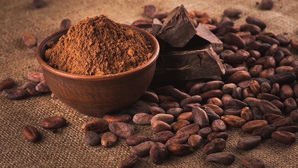 فائض غير مسبوق في الكاكاو بكوت ديفوار وسط أزمة سيولة وتراجع عالمي في إنتاج الشوكولاتة