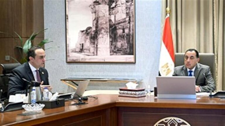 «مدبولي» لرئيس الهيئة العامة للرعاية الصحية: صحة المواطن وكرامته في مقدمة الأولويات |عاجل