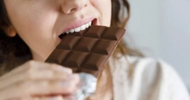 هل ترفع الشوكولاتة ضغط الدم.. أم تحميه؟