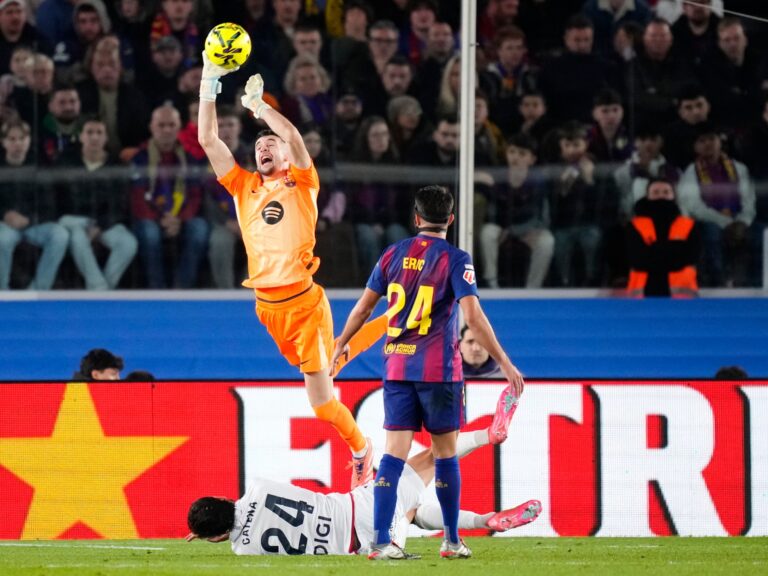 هل تعرض أوساسونا لظلم تحكيمي أمام برشلونة؟ | رياضة