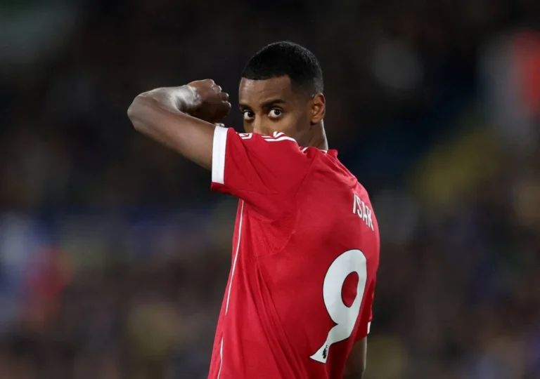 هل يمكن لإيزاك وإكيتيكي اللعب معاً في ليفربول؟